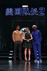 组图：《美国队长2》主创访华 斯嘉丽黑裙妩媚