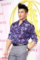 组图：吴奇隆亮相台湾金钟奖 将担任颁奖嘉宾