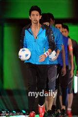 组图：少女时代BigBang等参加2012K-POP服装博览会