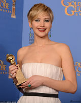 组图：金球奖后台 劳伦斯获电影类最佳女配角