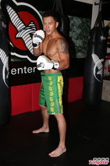 组图：肌肉男顾又铭自曝50万被包陪游