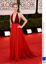 组图：金球奖女星红毯 沃特森露背亚当斯八字奶