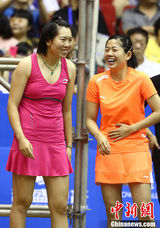 组图：乒球女子攻削大战 中国金花裙装亮相
