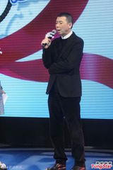 组图：冯小刚展现慈父柔情 大方分享和女儿趣事