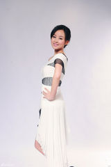 组图：缪婷茹最新写真展现迷人两面性