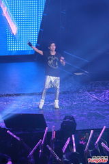 组图：周杰伦香港演唱会落幕 陈奕迅台上力挺