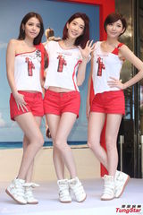 组图：少女组合跳绳卖瘦身产品 粉嫩热裤秀玉腿