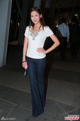 组图：乐易玲开生日派对 TVB花旦小生齐到贺