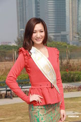 组图：候选中华小姐背景雄厚 徐少强之女曾志伟护航