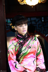 组图：宁静《三进山城》旗袍展现妩媚风情