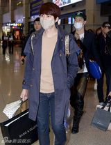 组图：SJ-M素颜现身韩国机场 口罩墨镜遮面