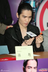 组图：萧敬腾推广戒烟 泼粪案未找到幕后主使