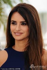 高清组图：德普宣传《海盗4》 佩内洛普紧身裙性感