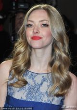 组图：《拉芙莱斯》首映 女星阿曼达蓝裙展风情