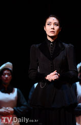 组图：韩星玉珠铉刘俊相出演歌舞剧《Rebecca》