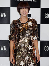 高清组图：全度妍宣传新片《倒计时》 星星装闪金光