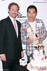 组图：袁彩云将产女 方中信愿尽好爸爸责任