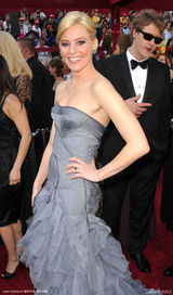 高清图：奥斯卡红毯 伊丽莎白-班克斯长裙似孔雀