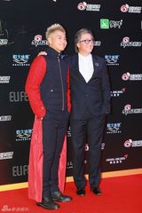 组图：2013新浪微博之夜红毯 王伟忠罗熙杰亮相