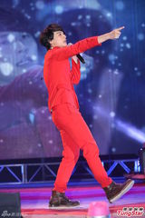 组图：严爵挑战唱跳险破音 林俊杰压轴热舞