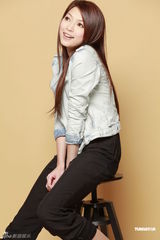 组图：连诗雅大秀玉背长腿 入围新人奖感兴奋