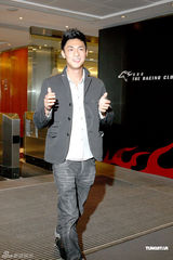 组图：谭咏麟60岁大寿 坦言永远最感谢母亲