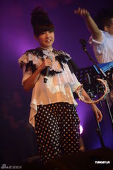 组图：糖兄妹转变风格开唱 暑假将推出新专辑