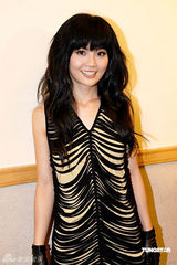 幻灯：众艺人获“网络搜寻人气大奖” 靓丽出席活动