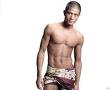 组图：周杰伦王力宏等男星大秀性感人鱼线