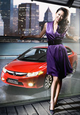 组图：吴辰君演绎汽车主题大片 展春日迷人笑容