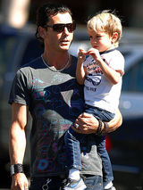 幻灯图集：碧昂斯东京代言名品 希尔顿录制脱口秀