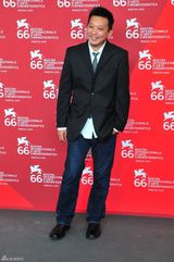 高清组图：《意外》记者会古天乐等亮相 叶璇裙摆飞扬险走光