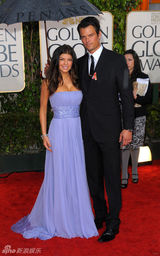 高清组图：菲姬与老公恩爱现身金球奖红毯
