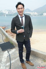 组图：张智霖未收劲歌邀请 计划新年办签唱会