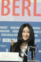 高清图：龙女郎林鹏闪耀柏林 受成龙力捧大显风范