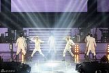 高清组图：韩团INFINITE首尔开个唱现场火爆似王子