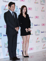 组图：韩星郑俊浩的婚礼 张东健等众韩星出席力捧