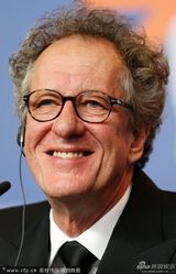 组图：《最佳出价》发布 西尔维娅获杰弗里献吻