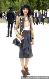 组图：张曼玉亮相伦敦时装周 帅气装扮看秀