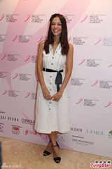 组图：杨采妮亮相活动亲切可人 谢婷婷关心妍同场