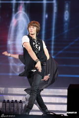 高清图：韩偶像团体SHINee与Sistar等台北火爆开唱