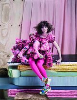 组图：“爱丽丝”米娅魔幻大片 缤纷冷面女神