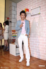 组图：邱泽宣传新剧被问唐嫣装不熟