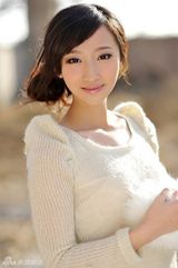 组图：王若涵春光仙子漫步仙境写真曝光 