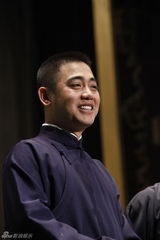 组图：德云社办孔云龙专场 郭德纲受访谈收徒标准