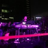 组图：王力宏新加坡跨年秀 爱妻上台切蛋糕