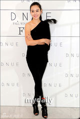 组图：赵尹熙韩高恩出席活动 时尚装扮引潮流