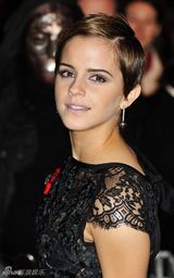 高清图：《哈利-波特7》首映 艾玛-沃特森短裙出位