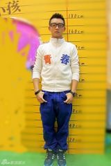 组图：郑恺出席潮流派对 人气剧增成青春代言人