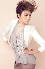 组图：尚雯婕为男装杂志拍大片 清爽造型优雅魅惑